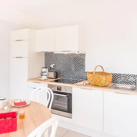 Le Coquet Climatise Avec Balcon Terrasse Et Parking Appartement Sarlat-la-Canéda